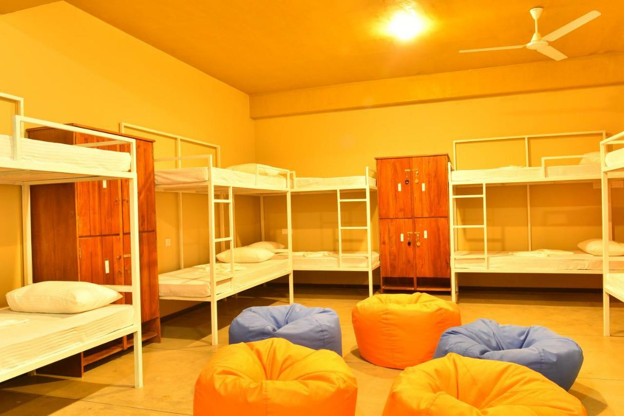 Hiriketiya Beach Hostels Dikwella Bagian luar foto