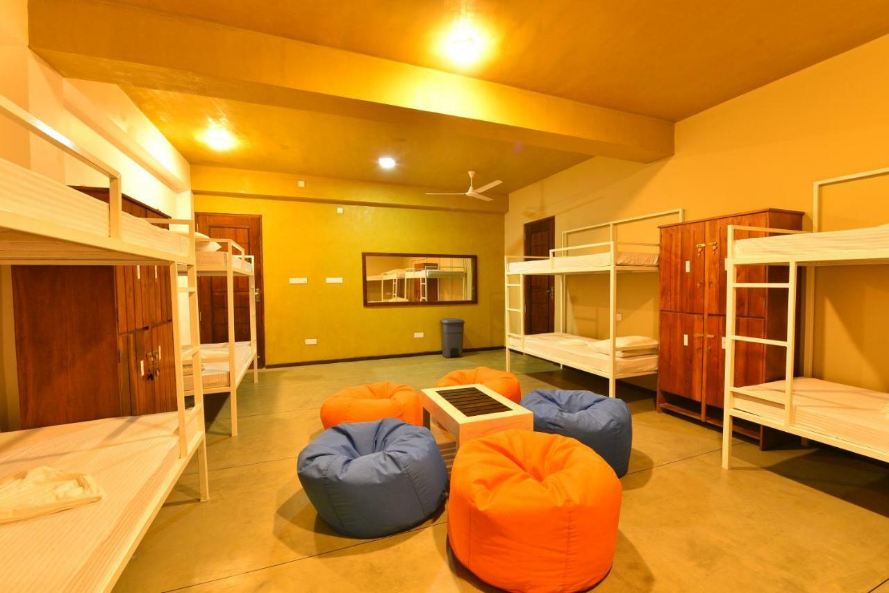 Hiriketiya Beach Hostels Dikwella Bagian luar foto