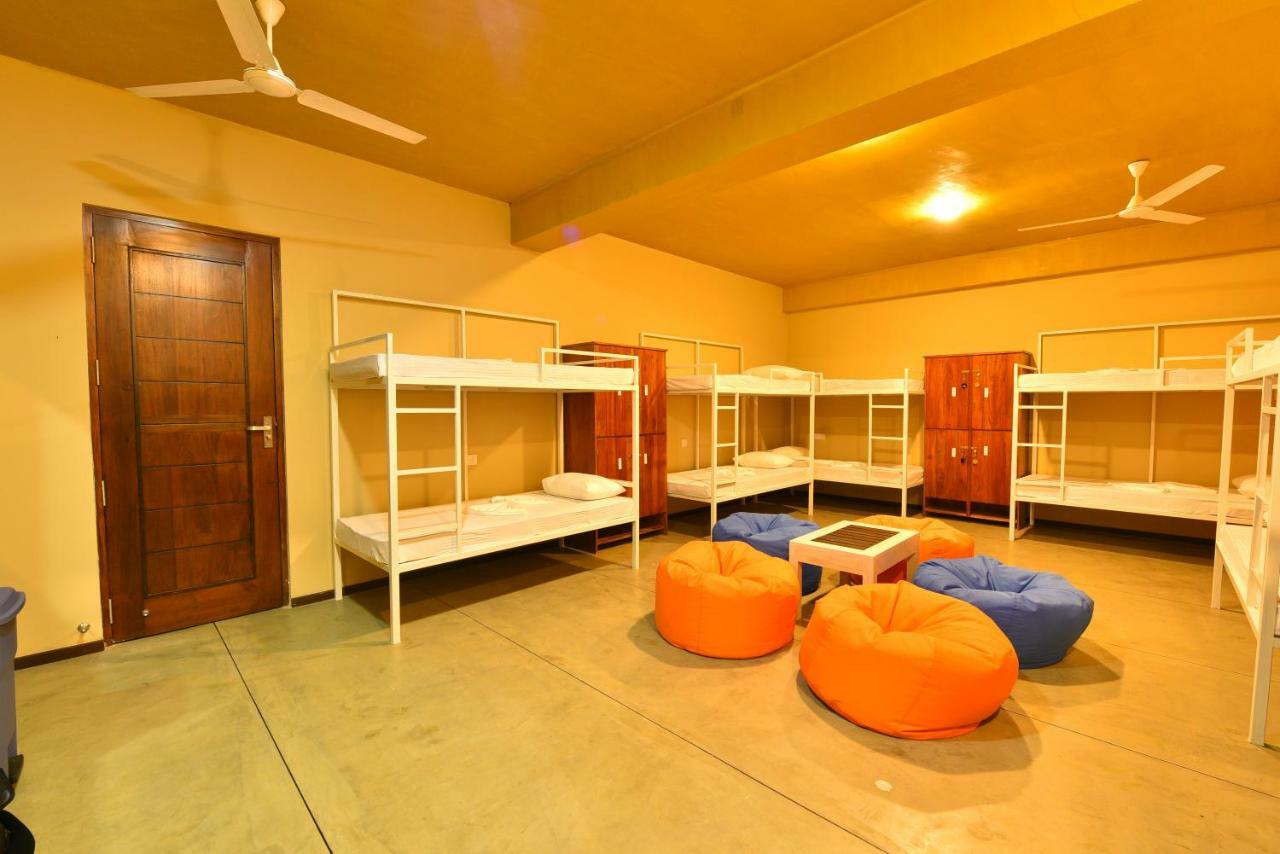 Hiriketiya Beach Hostels Dikwella Bagian luar foto