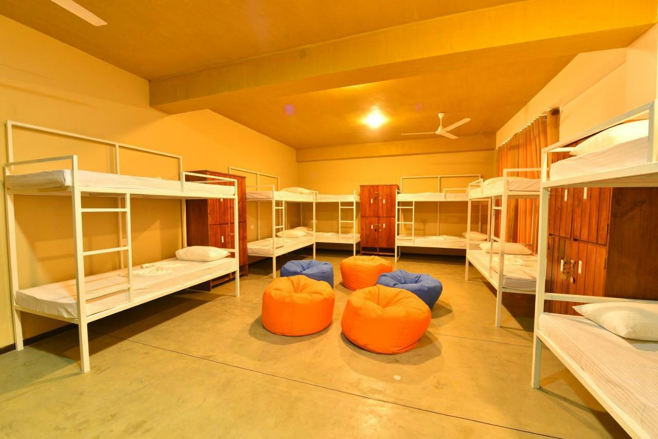 Hiriketiya Beach Hostels Dikwella Bagian luar foto
